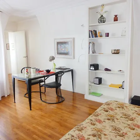 Apartment Miromesnil 2.1 *